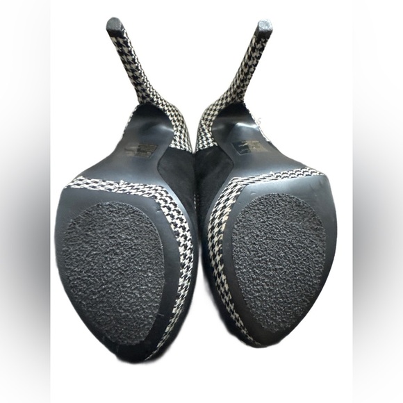 Bakers houndstooth blkwt peep toe heels
New box included - Picture 5 of 5